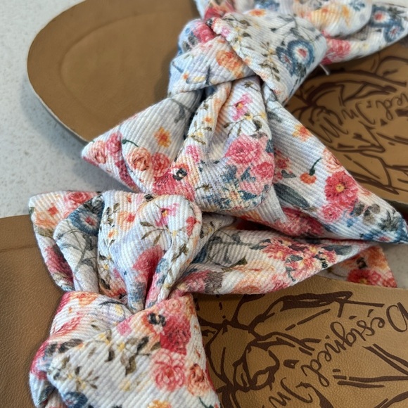 Blowfish Floral Sandals - Girls 5 - Picture 4 of 6